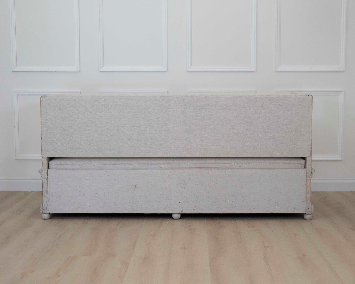 Swedish 19th Century Gustavian Painted Daybed - JAA