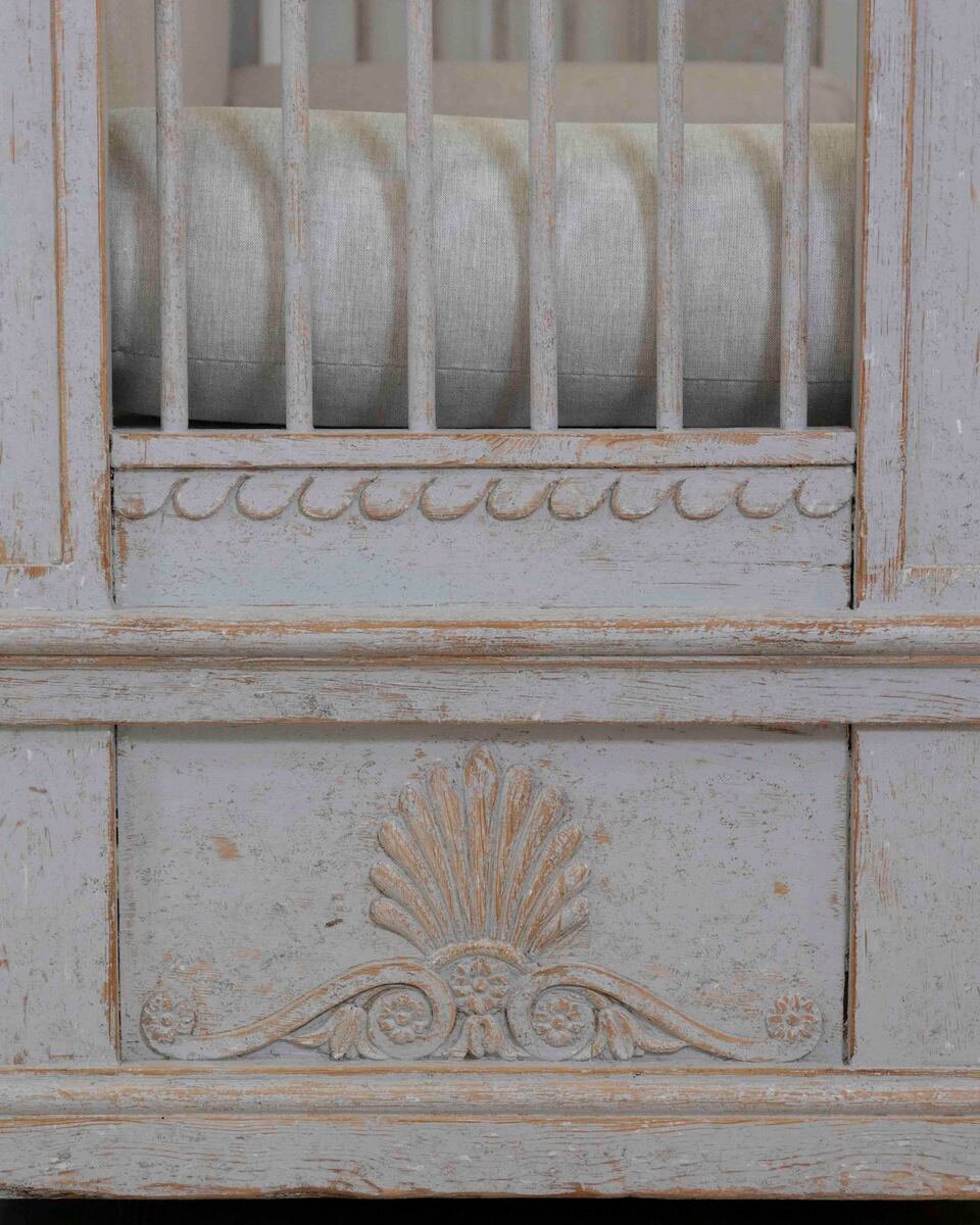 Swedish 19th Century Gustavian Painted Daybed - JAA