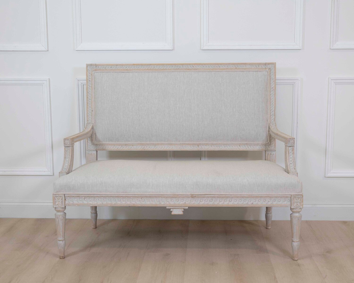 Gustavian Style Settee in Linen, circa 1900 - JAA