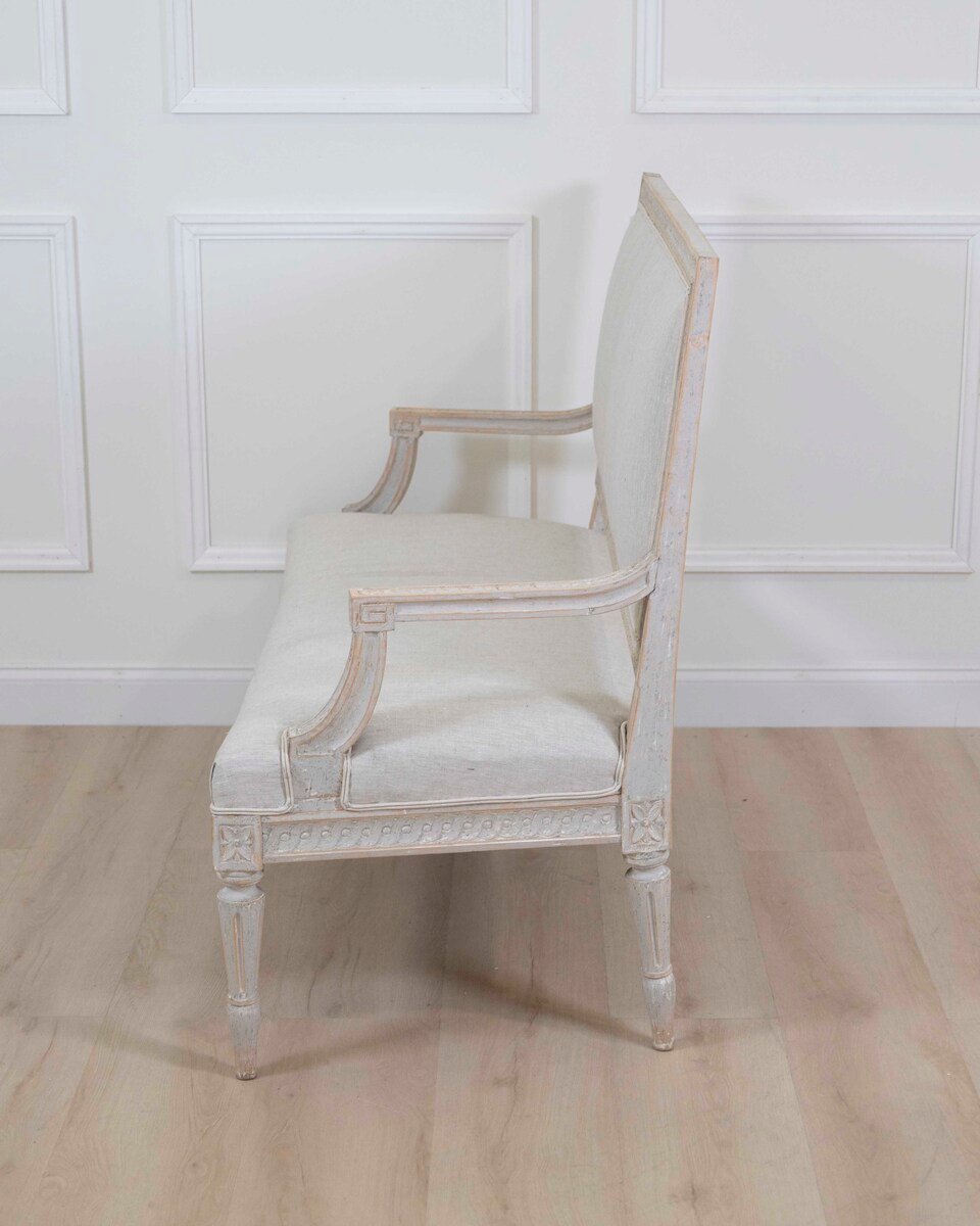 Gustavian Style Settee in Linen, circa 1900 - JAA