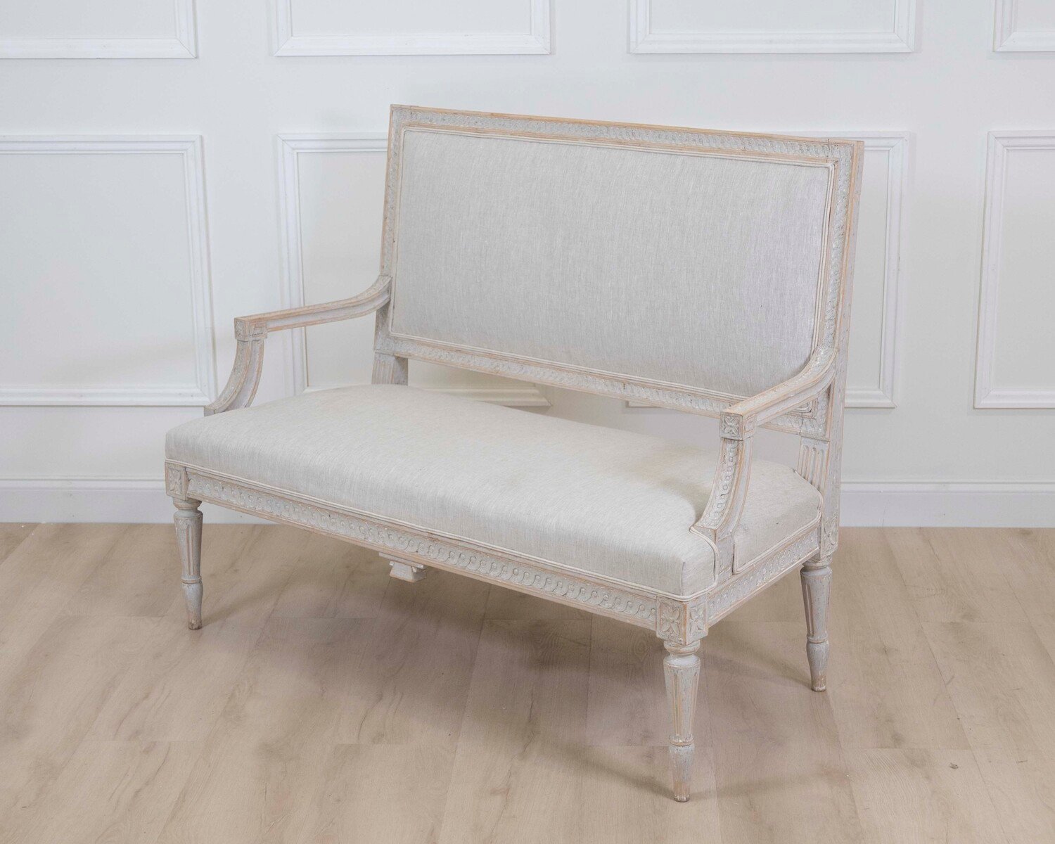 Gustavian Style Settee in Linen, circa 1900 - JAA