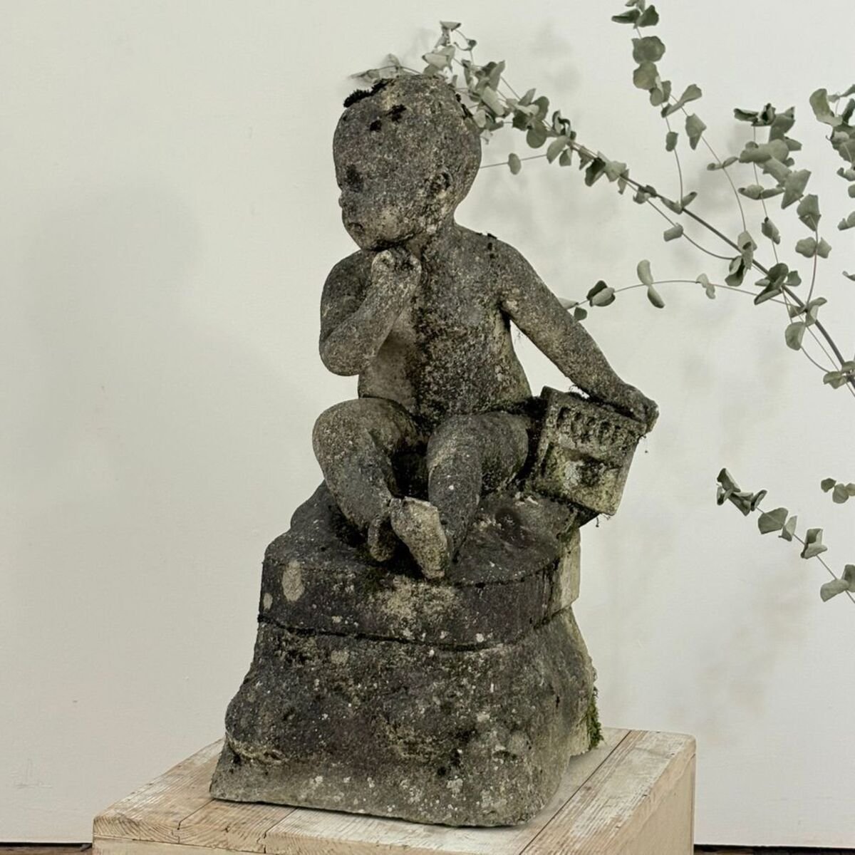 Charming garden statue in reconstituted stone, late 19th/early 20th century. - JAA