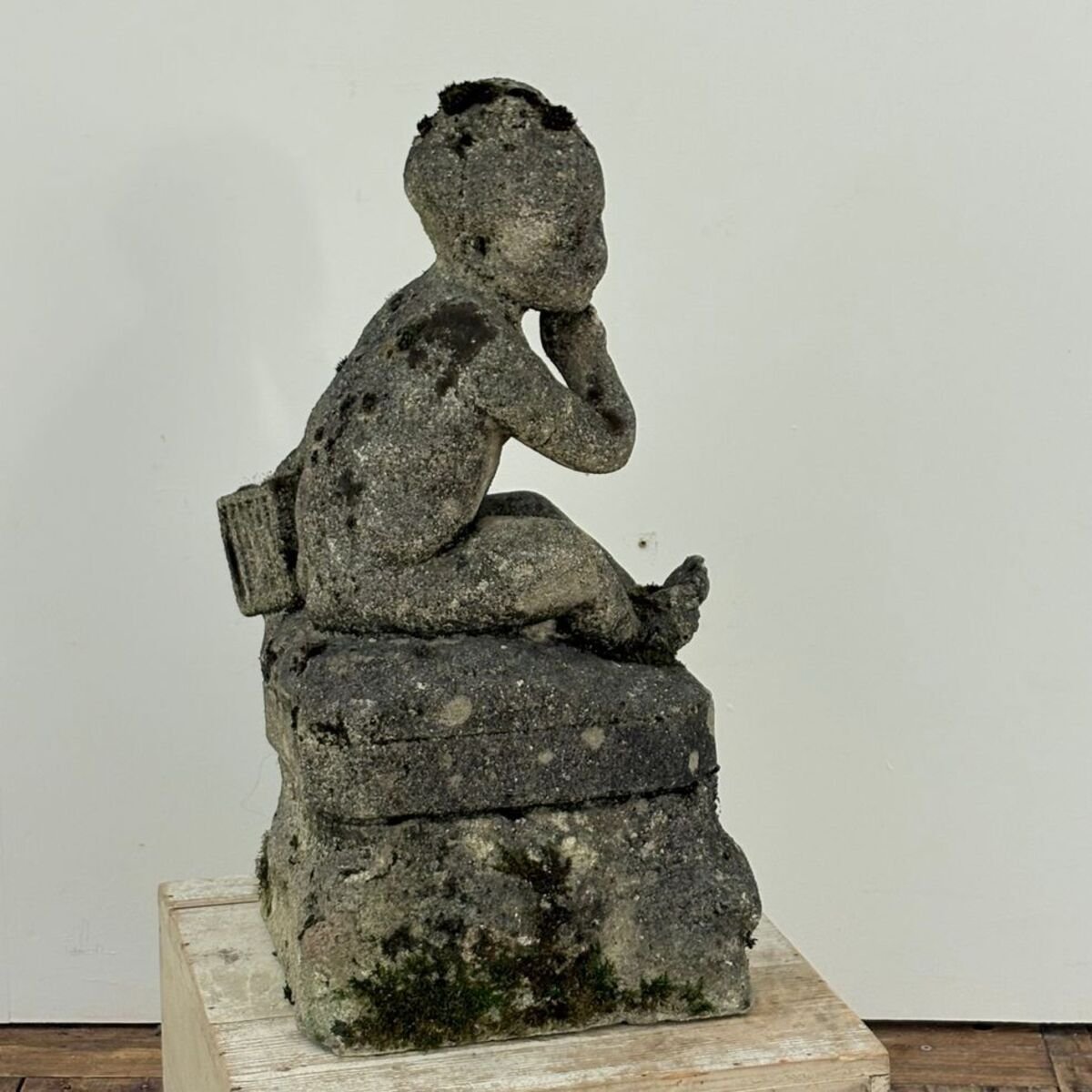 Charming garden statue in reconstituted stone, late 19th/early 20th century. - JAA