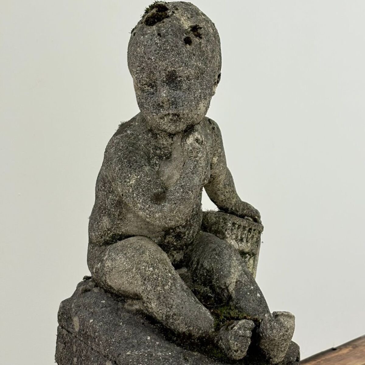 Charming garden statue in reconstituted stone, late 19th/early 20th century. - JAA