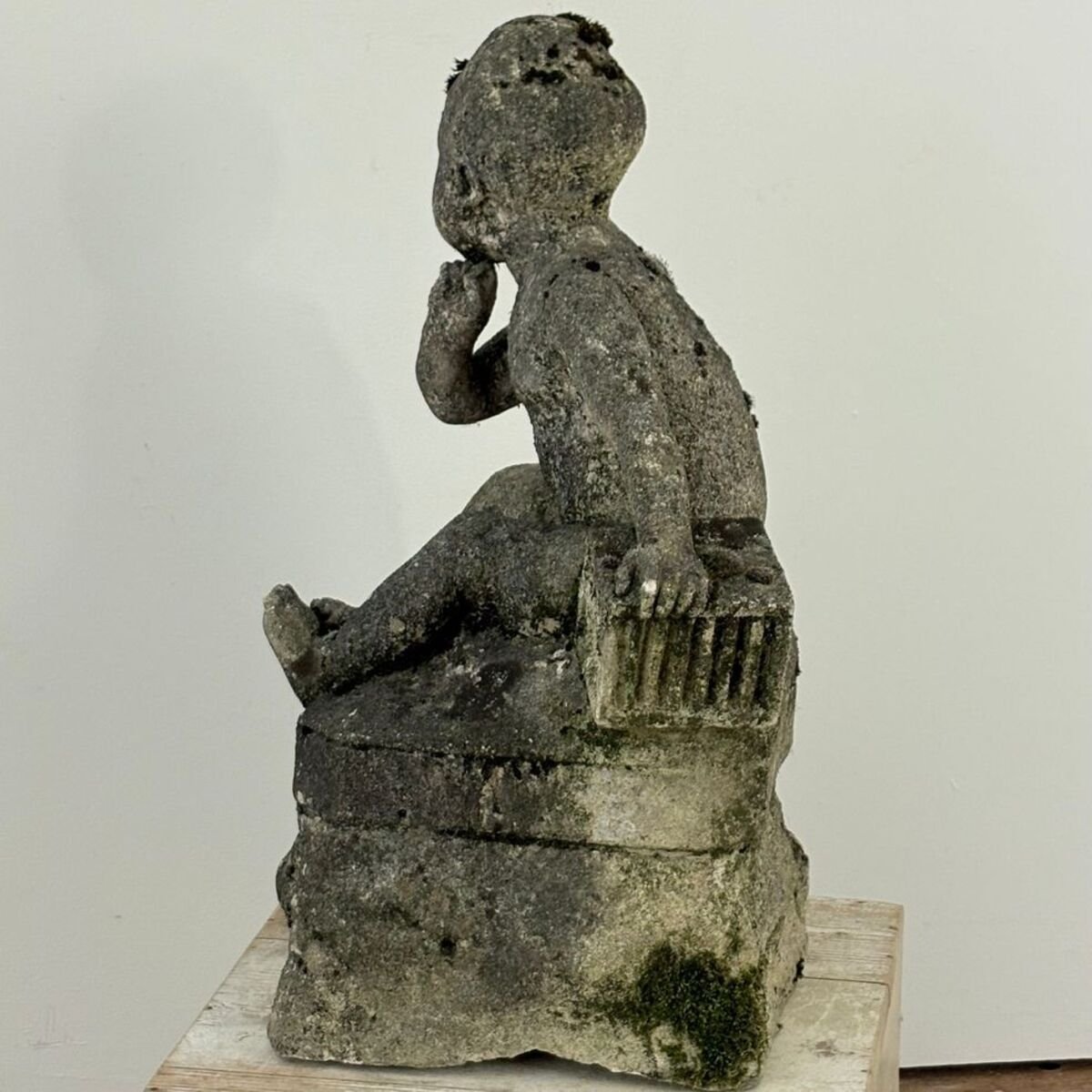 Charming garden statue in reconstituted stone, late 19th/early 20th century. - JAA
