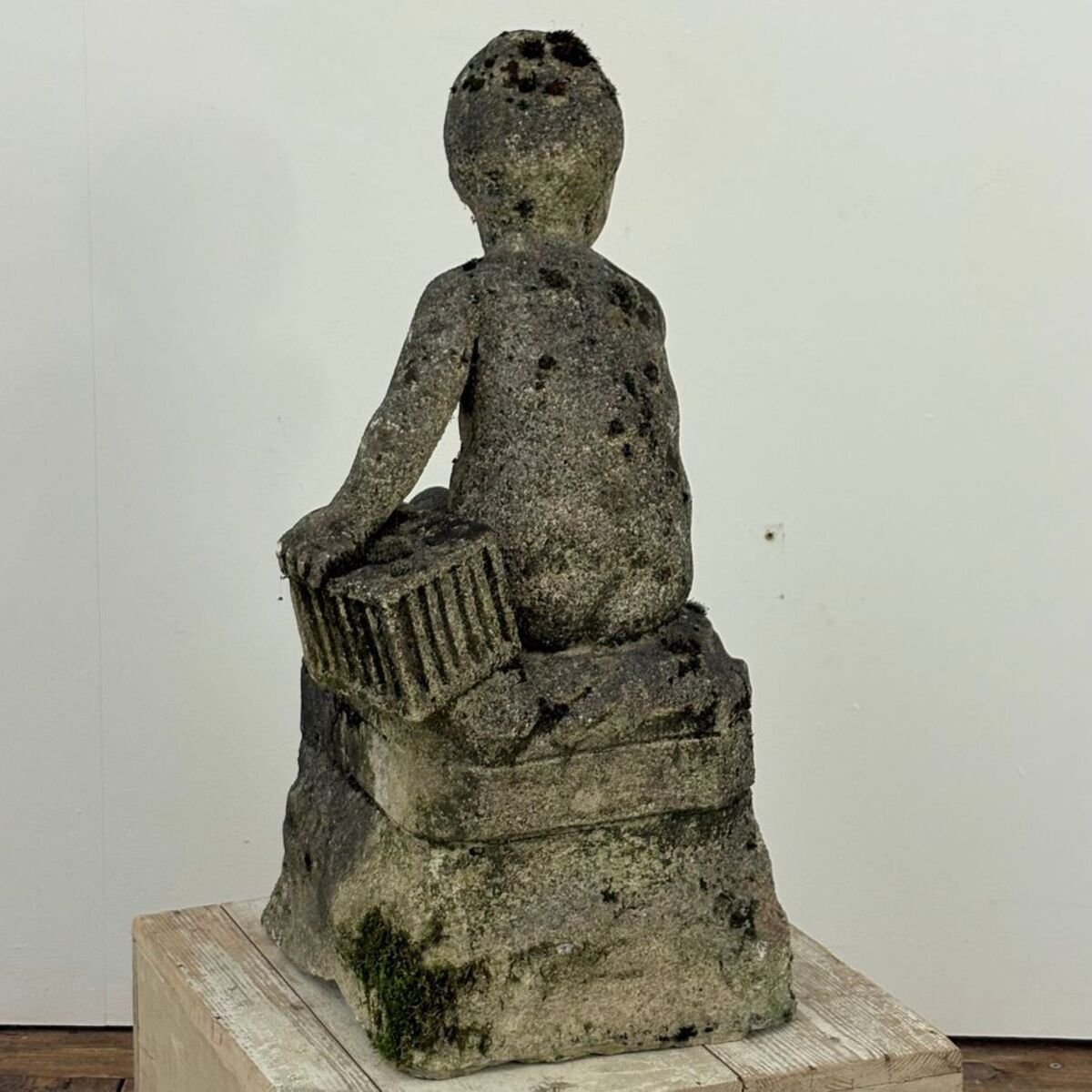 Charming garden statue in reconstituted stone, late 19th/early 20th century. - JAA