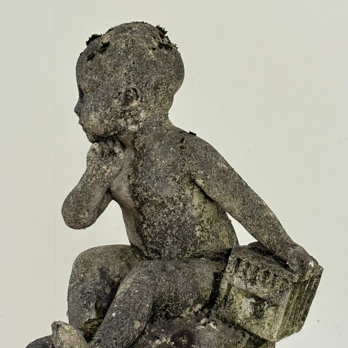 Charming garden statue in reconstituted stone, late 19th/early 20th century. - JAA