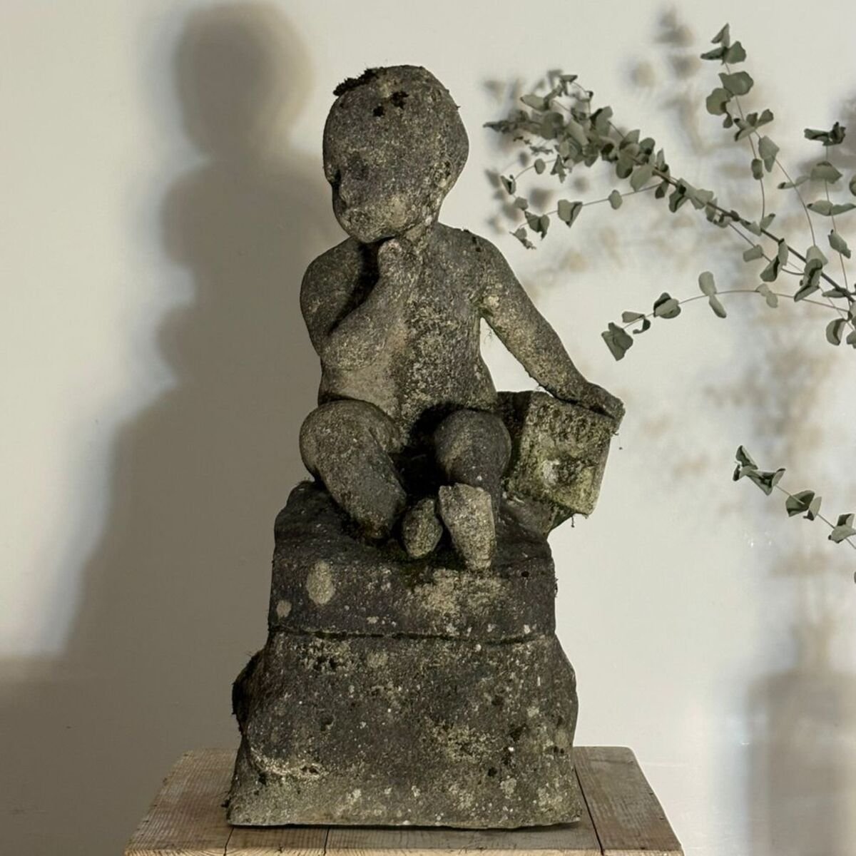 Charming garden statue in reconstituted stone, late 19th/early 20th century. - JAA