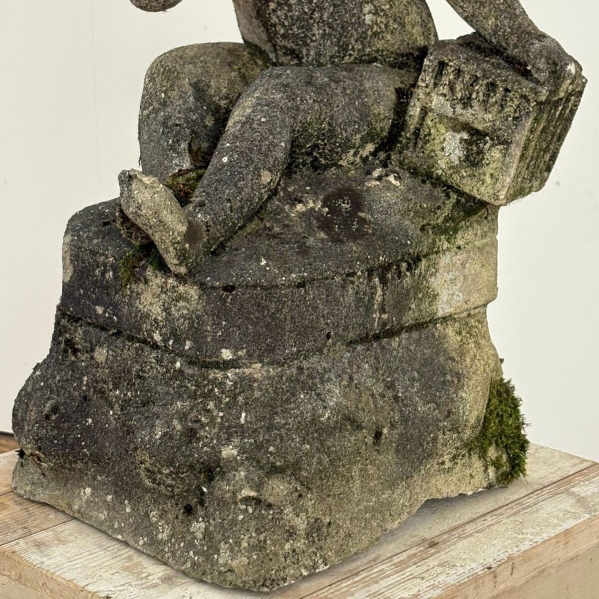 Charming garden statue in reconstituted stone, late 19th/early 20th century. - JAA