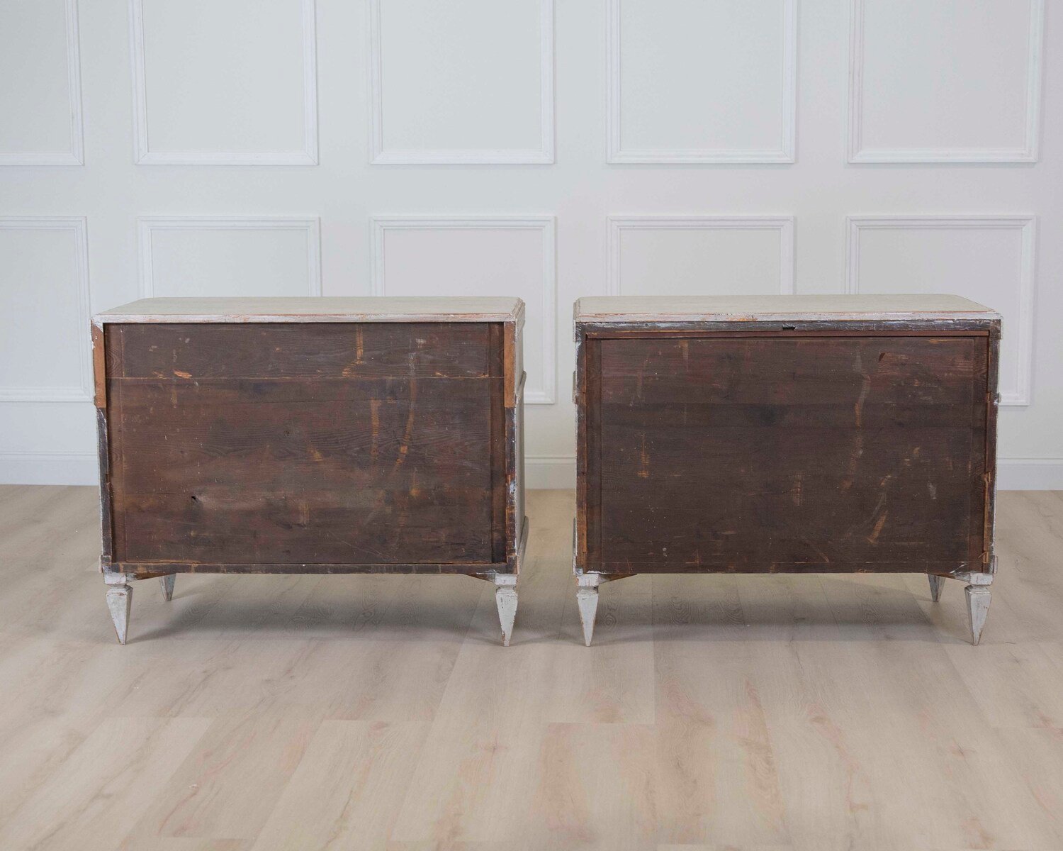 Beautiful pair of richly carved chests of drawers, circa 100 years old. - JAA