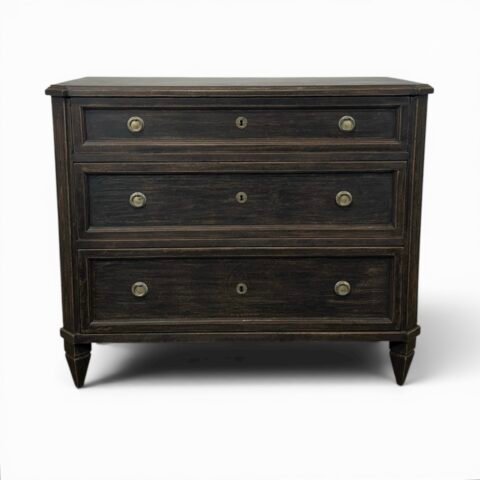This Swedish chest of drawers