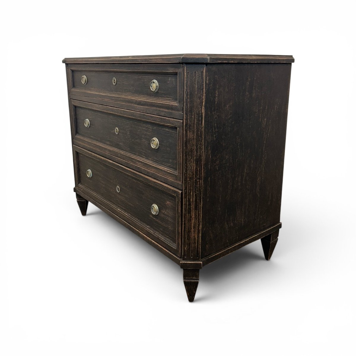 This Swedish chest of drawers - JAA