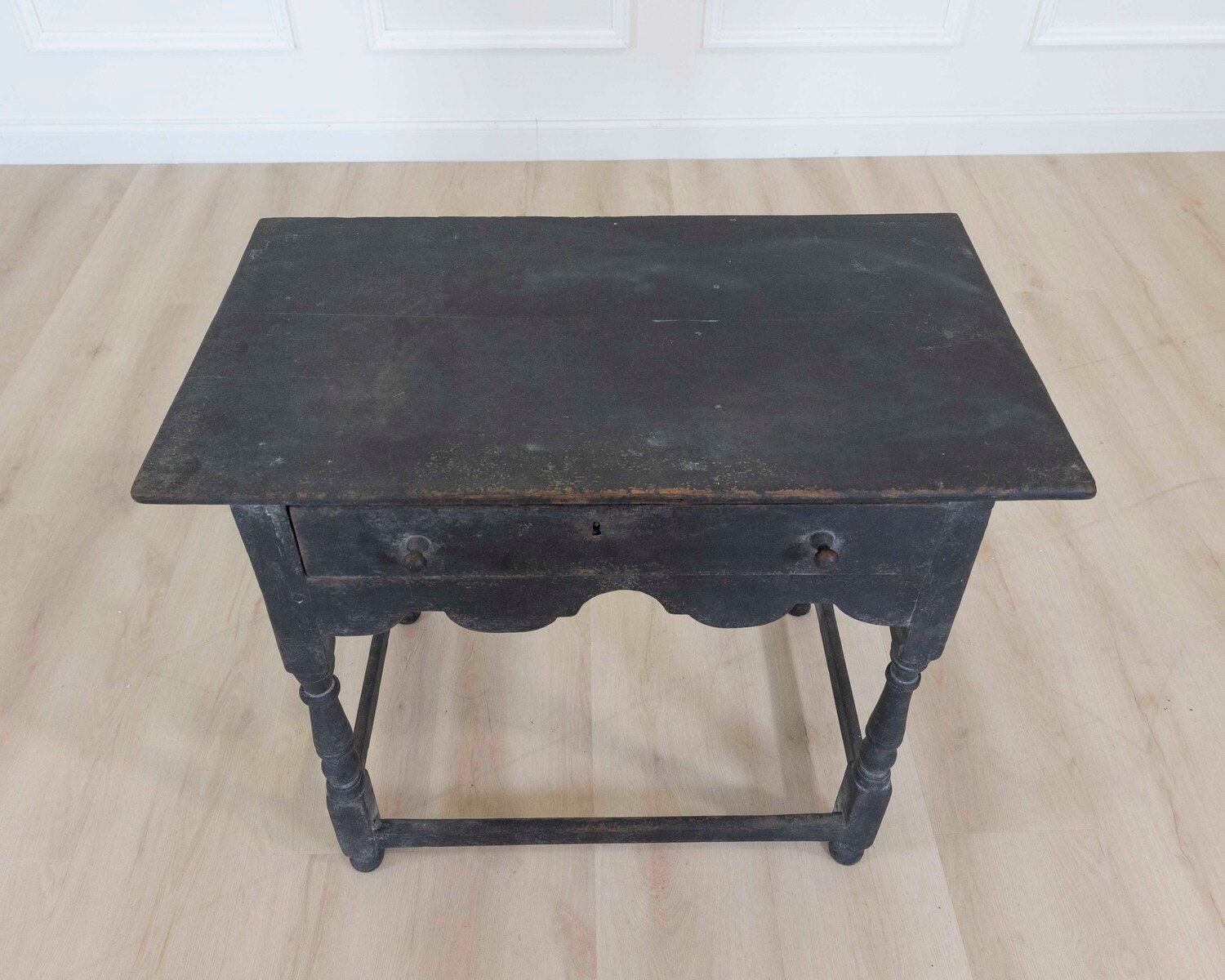 18th century English painted oak one drawer side table. 1780. - JAA