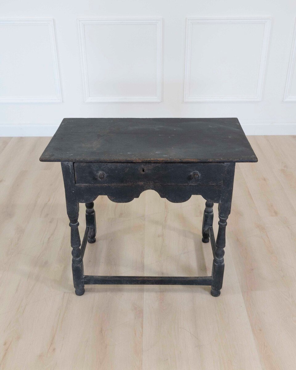 18th century English painted oak one drawer side table. 1780. - JAA