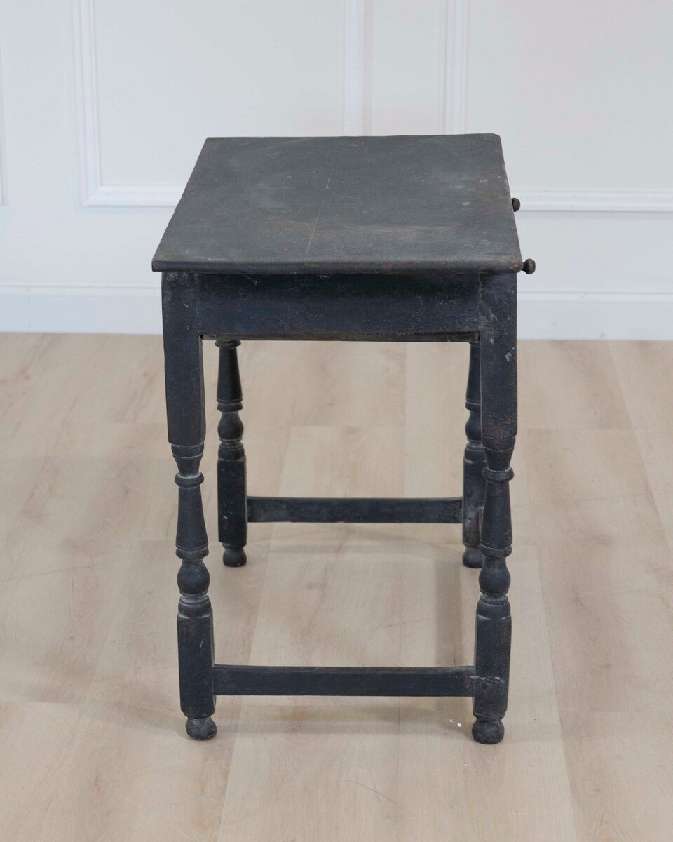 18th century English painted oak one drawer side table. 1780. - JAA
