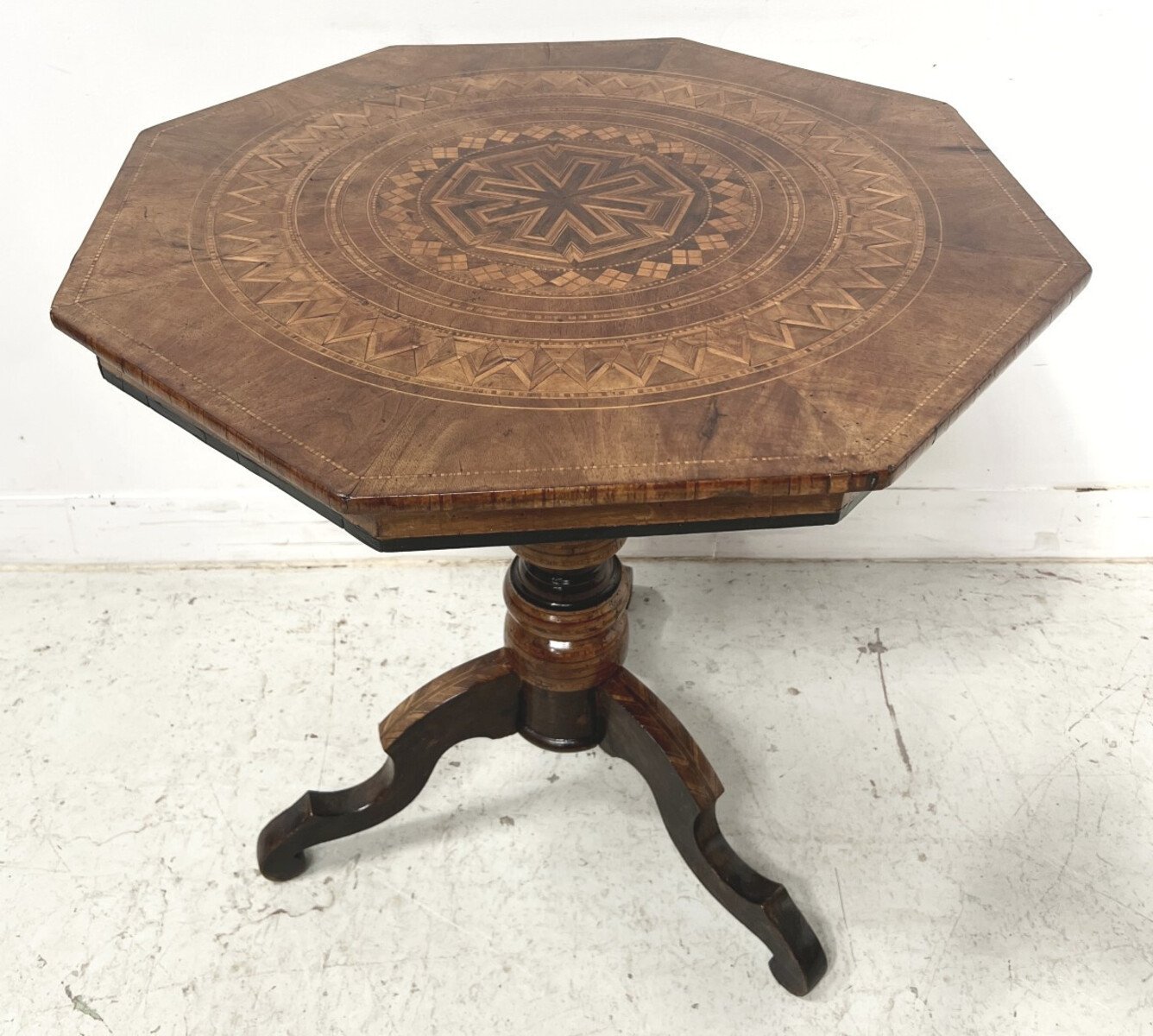 Octagonal Pedestal Table In Marquetry, Italy, 19th Century - JAA