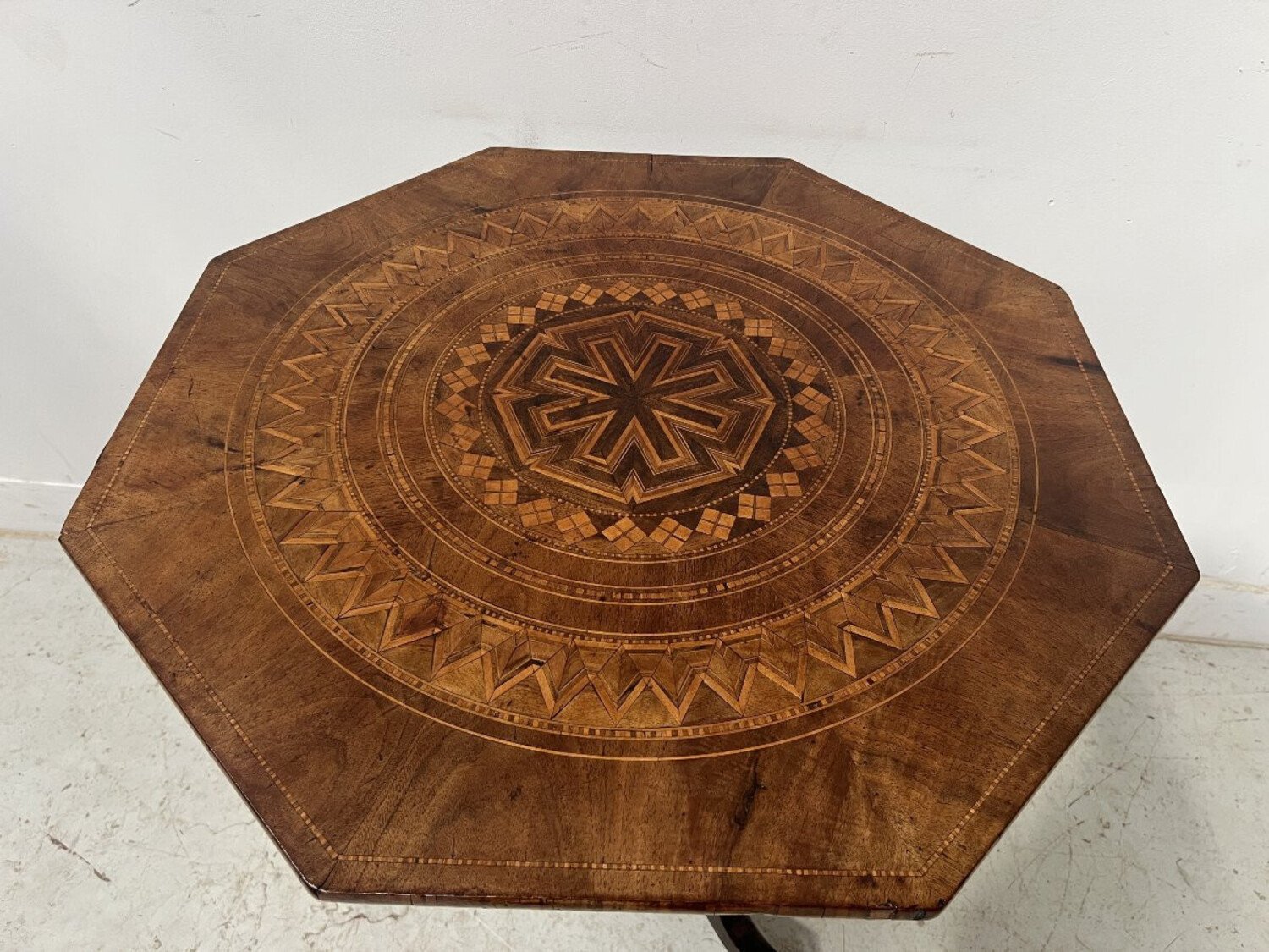 Octagonal Pedestal Table In Marquetry, Italy, 19th Century - JAA