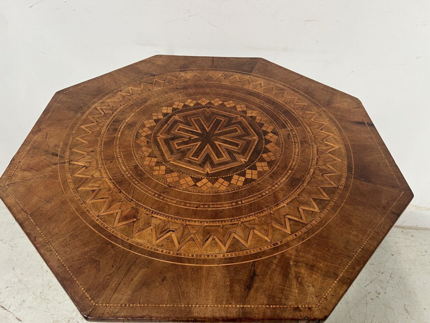 Octagonal Pedestal Table In Marquetry, Italy, 19th Century - JAA