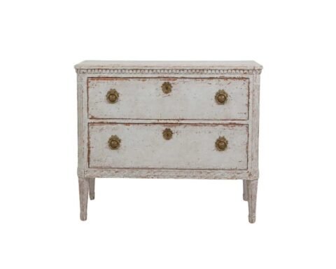 Charming chest of drawers with decorative carvings, 19th Century