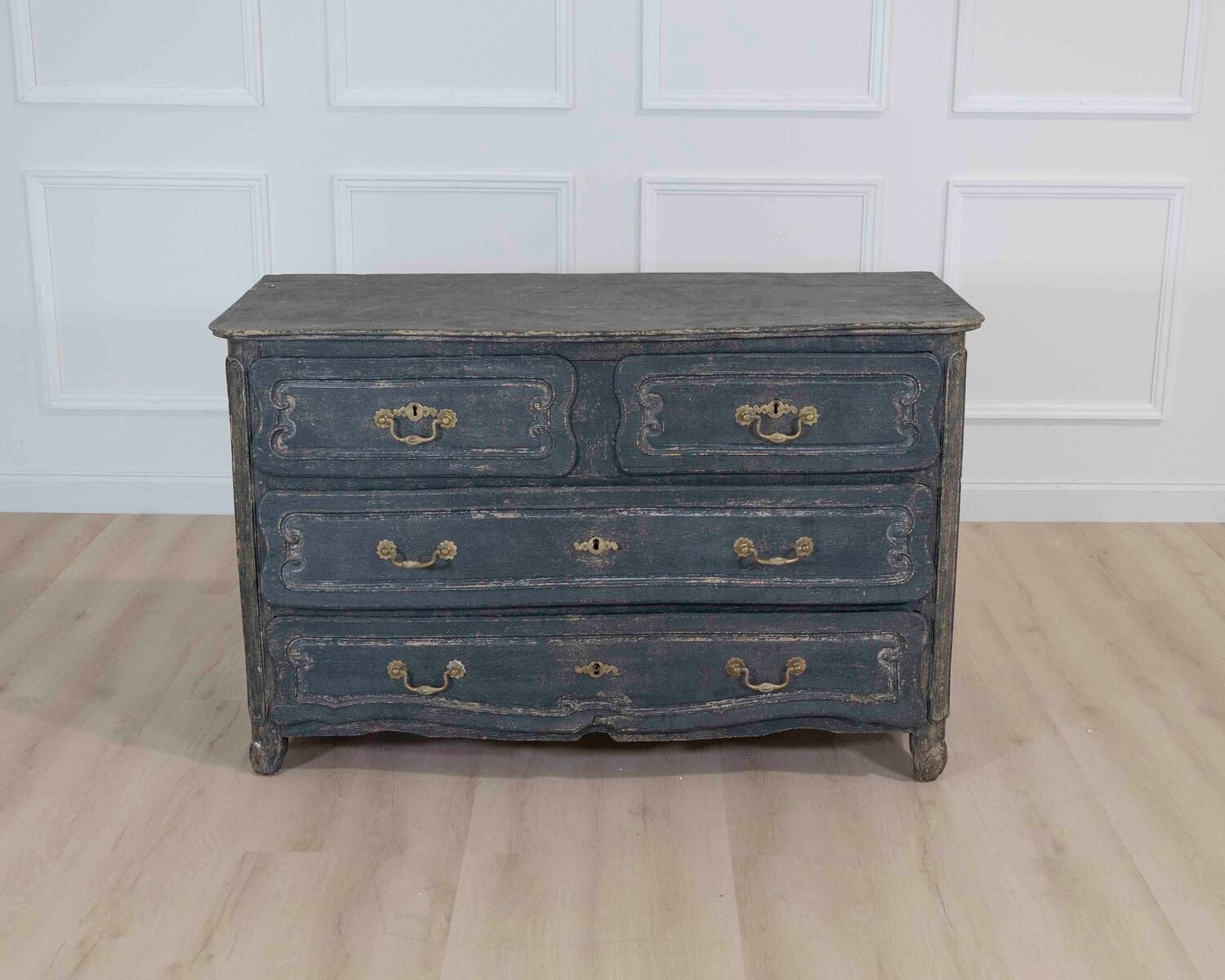 Late 18th century French carved oak commode. 1780. - JAA