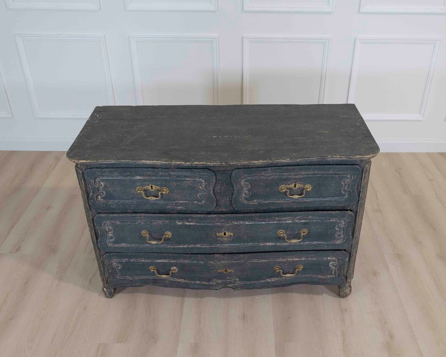 Late 18th century French carved oak commode. 1780. - JAA