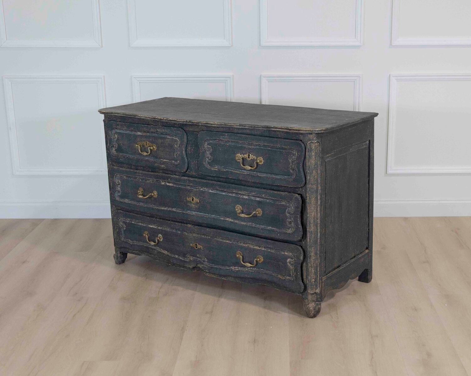 Late 18th century French carved oak commode. 1780. - JAA
