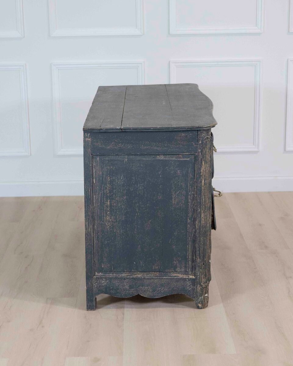 Late 18th century French carved oak commode. 1780. - JAA