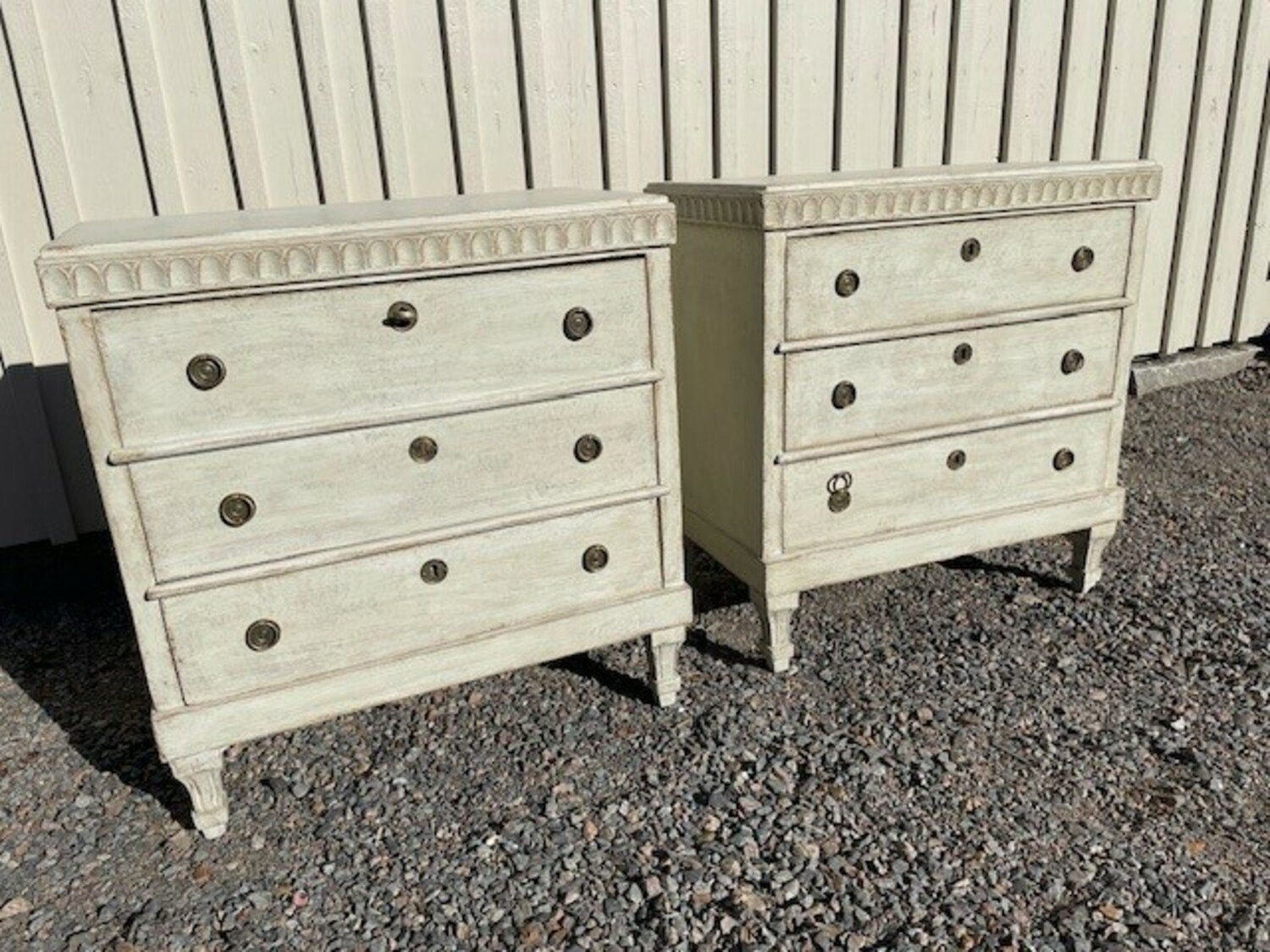 Pair of bedside chest of drawers - JAA