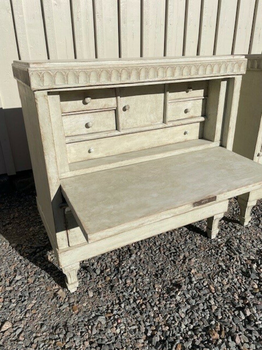 Pair of bedside chest of drawers - JAA