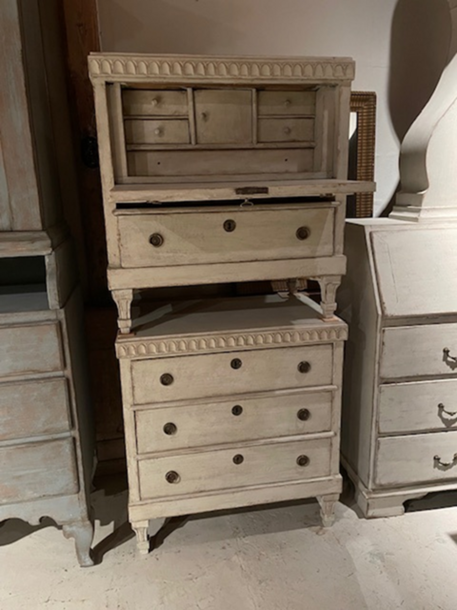 Pair of bedside chest of drawers - JAA