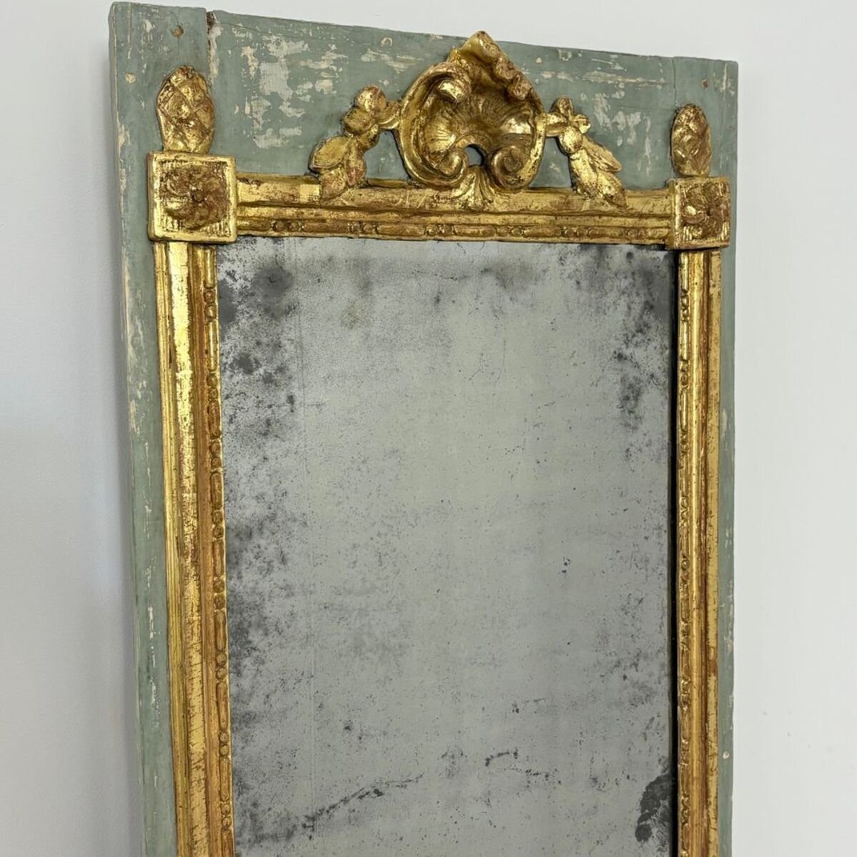 Beautiful mirror between two 18th-century wood paneling panels in carved gilded wood on a painted background - JAA