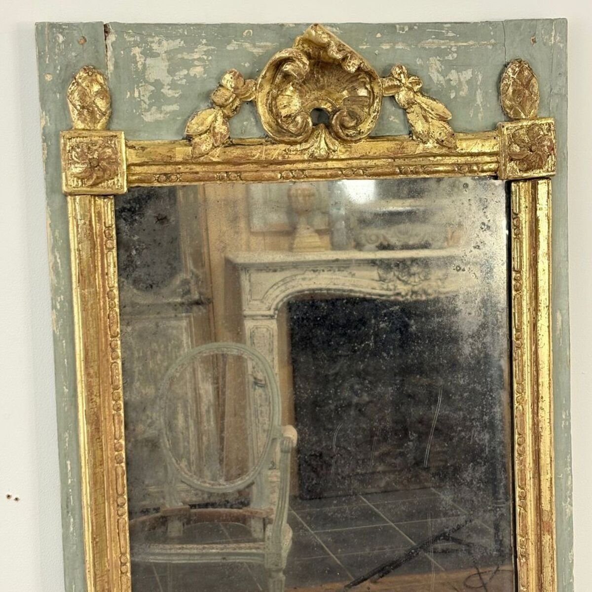 Beautiful mirror between two 18th-century wood paneling panels in carved gilded wood on a painted background - JAA
