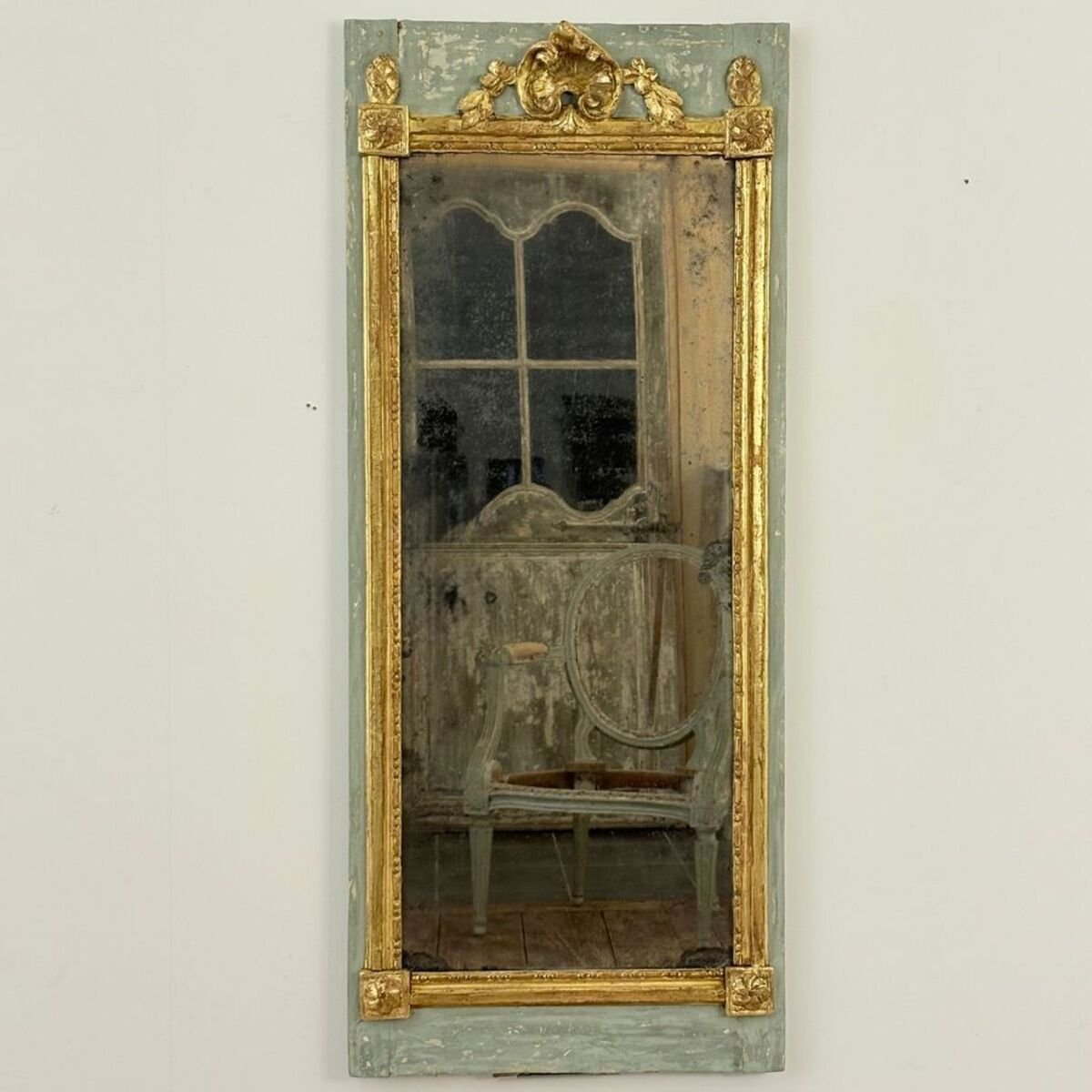Beautiful mirror between two 18th-century wood paneling panels in carved gilded wood on a painted background - JAA
