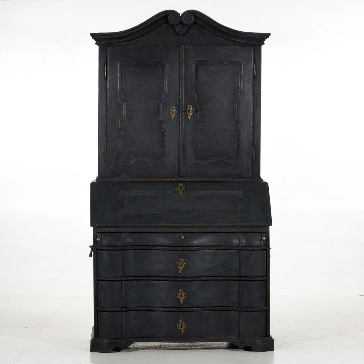 This finely crafted two-part bureau, circa 1750 - JAA
