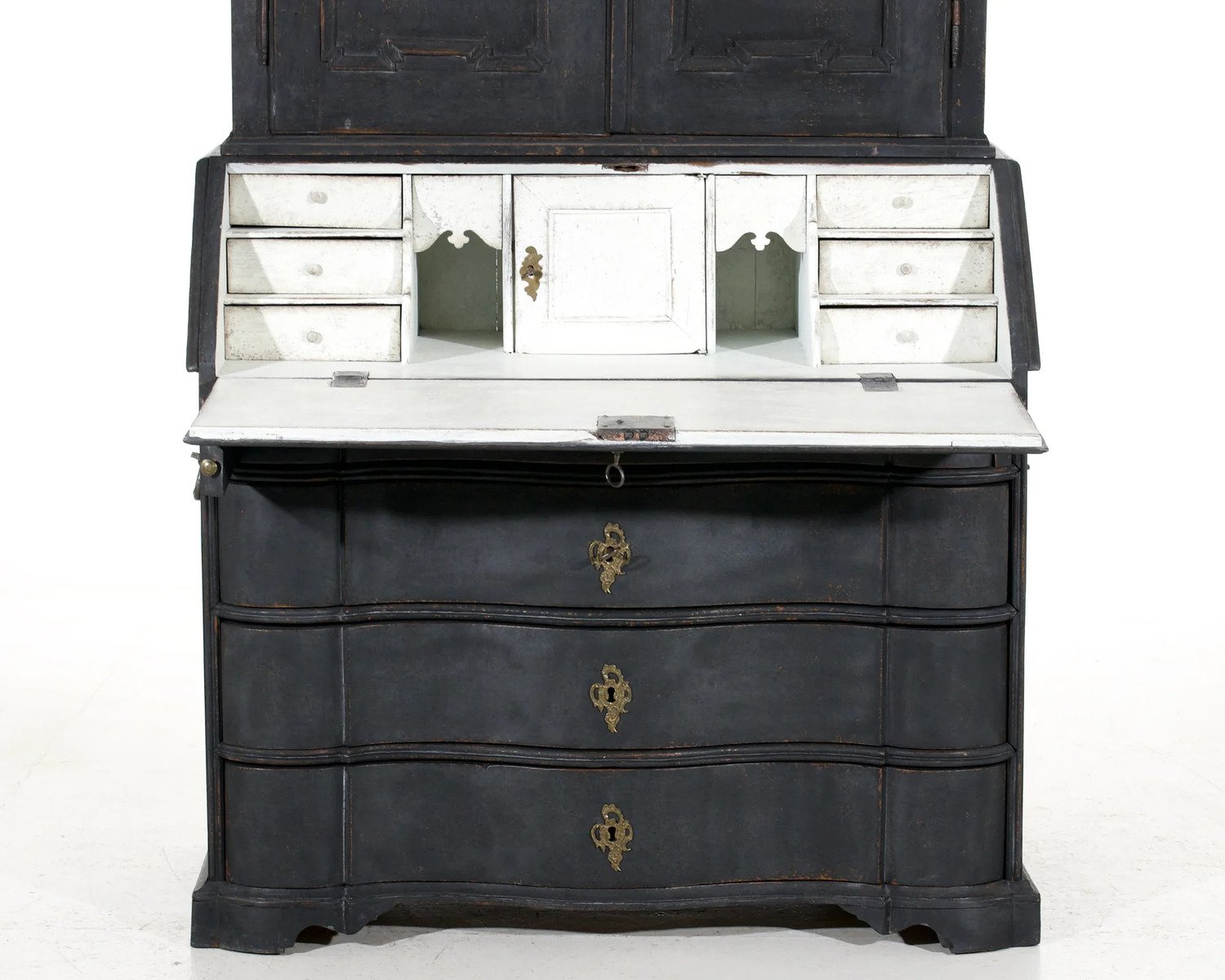 This finely crafted two-part bureau, circa 1750 - JAA