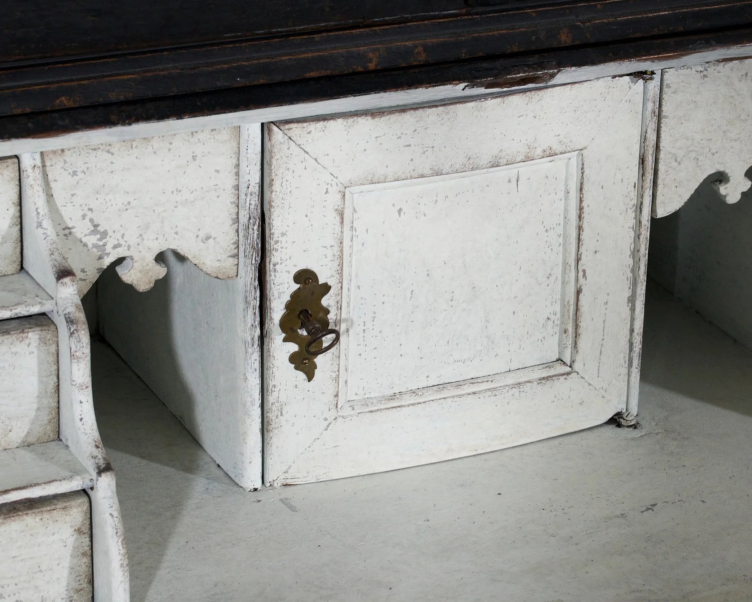 This finely crafted two-part bureau, circa 1750 - JAA