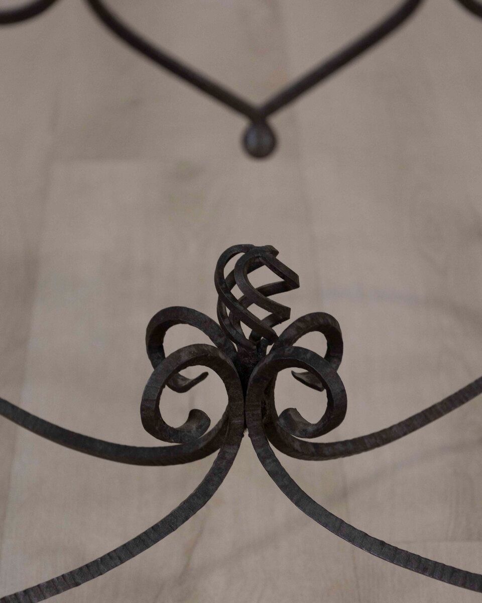 In the style of Edgar Brandt: hammered iron ceremonial table, Art Deco period, circa 1940, glass top. - JAA