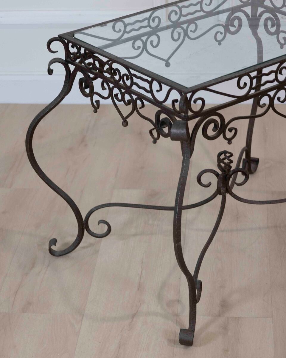 In the style of Edgar Brandt: hammered iron ceremonial table, Art Deco period, circa 1940, glass top. - JAA