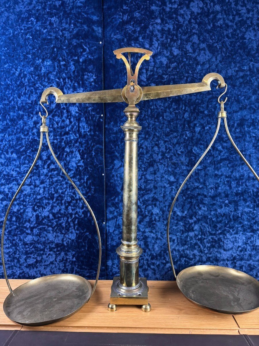 Monumental apothecary scale in bronze and gilded brass from the 19th century, - JAA