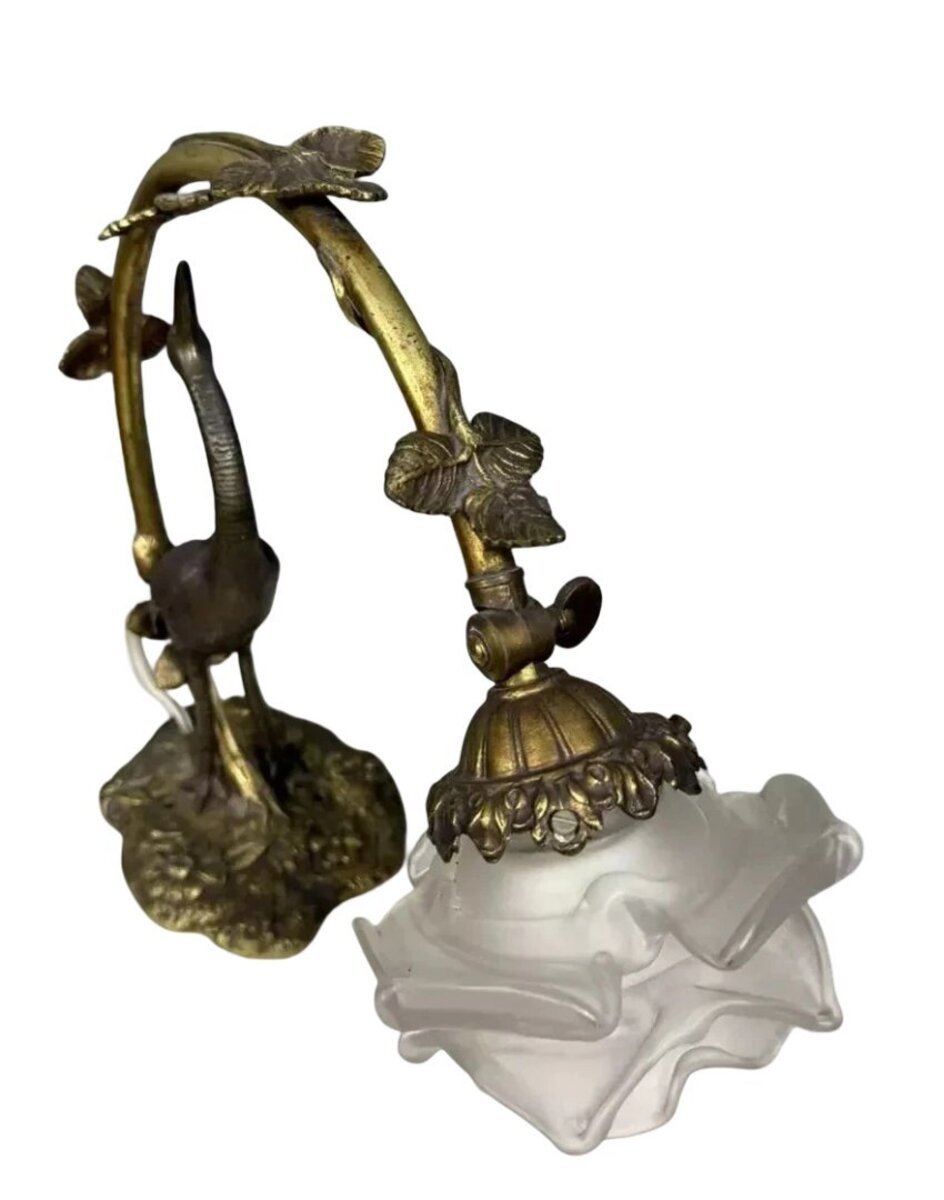 Large Art Nouveau Heron Lamp in bronze with double patina circa 1900 pressed glass tulip arch with leaf decoration - JAA