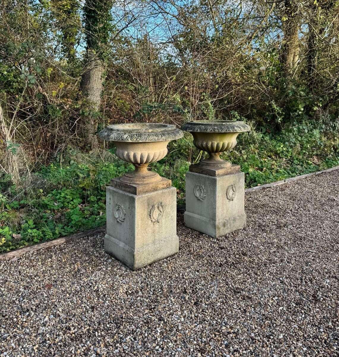 English 20th Century Pair of Neoclassical Cast-Stone Garden Urns on Pedestals - JAA