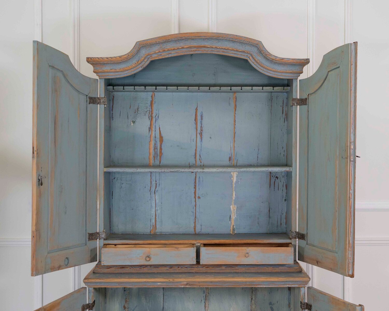 Early 19th Century Rococo Cabinet with Reeded Top Doors - JAA