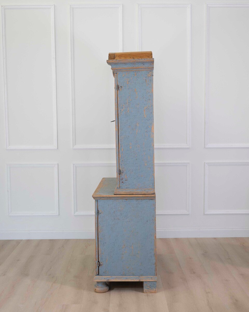 Early 19th Century Rococo Cabinet with Reeded Top Doors - JAA