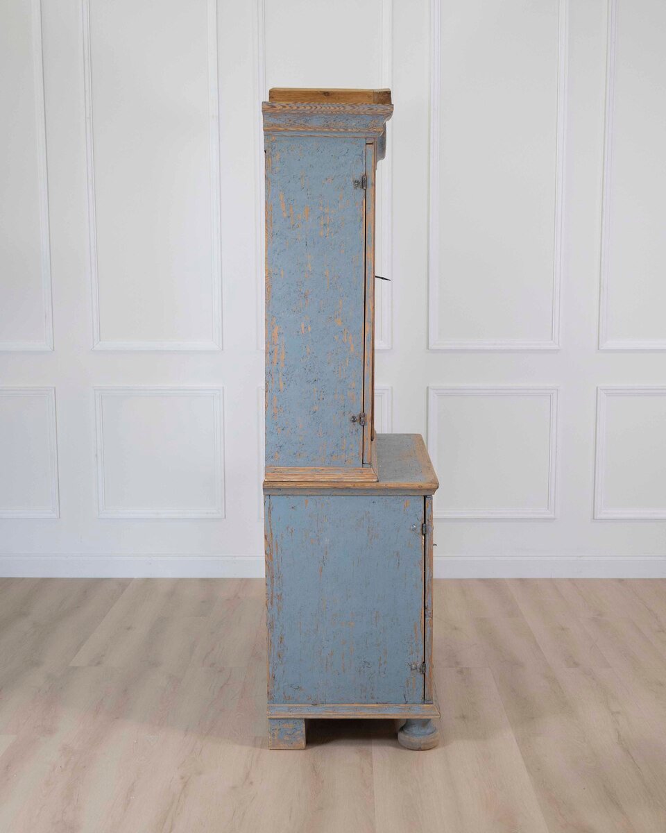 Early 19th Century Rococo Cabinet with Reeded Top Doors - JAA