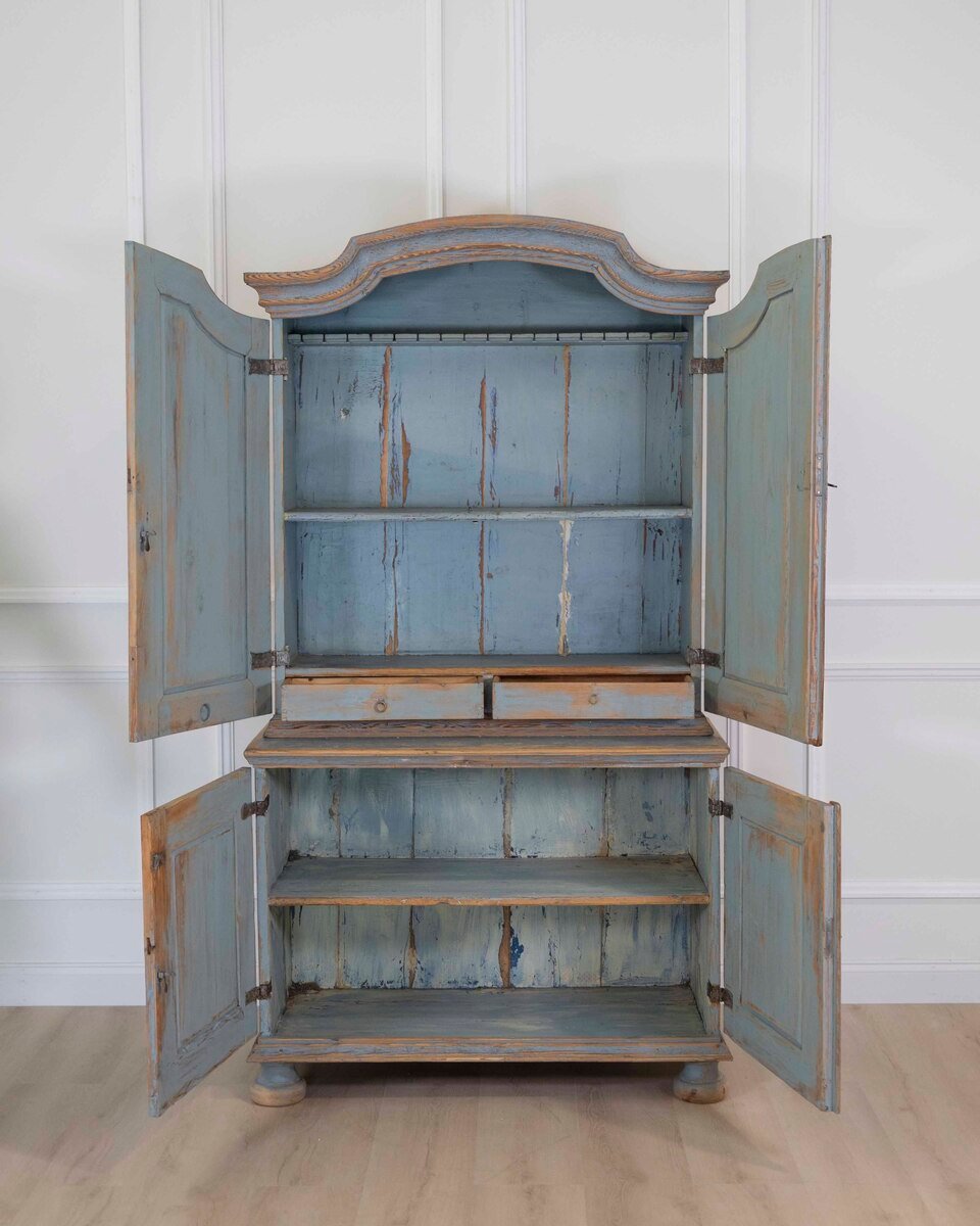 Early 19th Century Rococo Cabinet with Reeded Top Doors - JAA