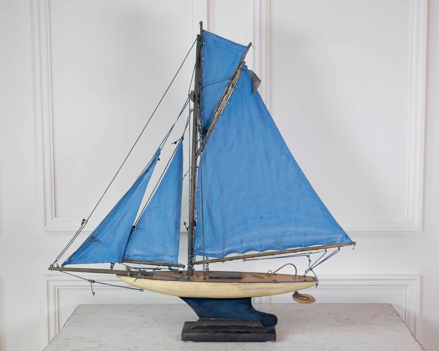 Old Star Wood & Tin Pond Yacht Southport, England, circa 1950. - JAA
