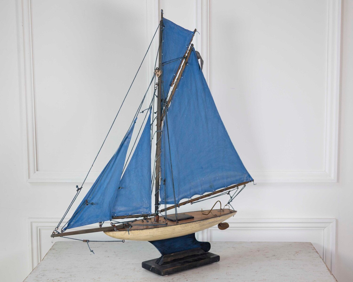 Old Star Wood & Tin Pond Yacht Southport, England, circa 1950. - JAA