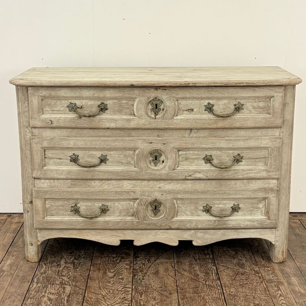 On Hold - 18th century oak chest of drawers - JAA