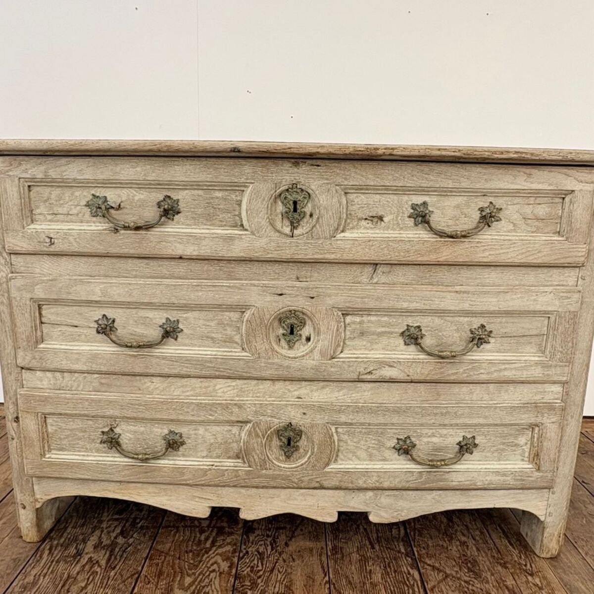On Hold - 18th century oak chest of drawers - JAA
