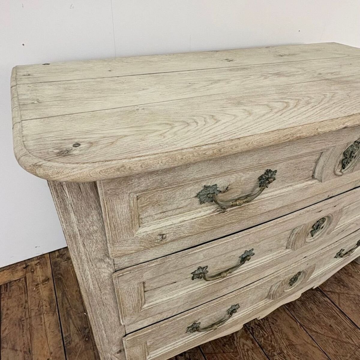 On Hold - 18th century oak chest of drawers - JAA